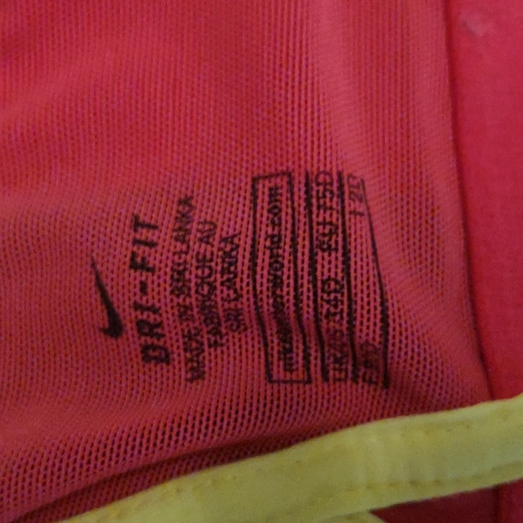 Nike sports bra 34D with padded adjustable straps and 3 hook closure (runs small - Picture 3 of 5